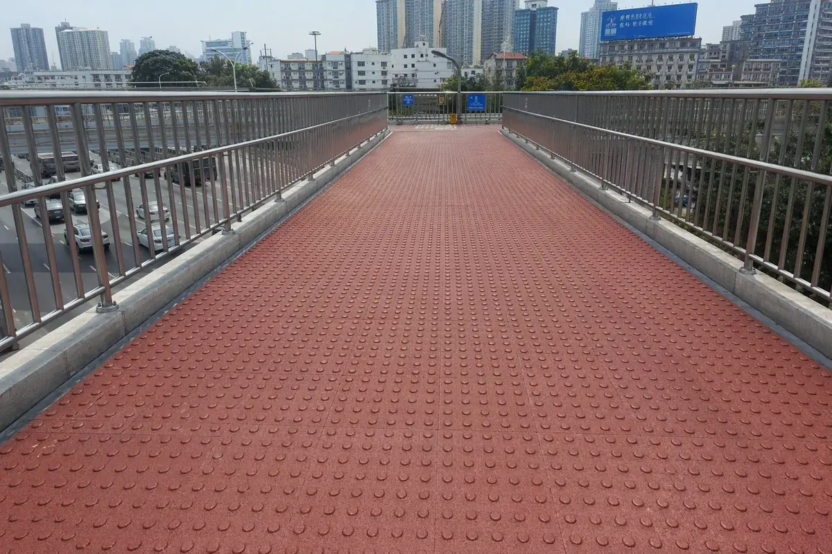 Dot-Surface Bridge Tile — photo 3